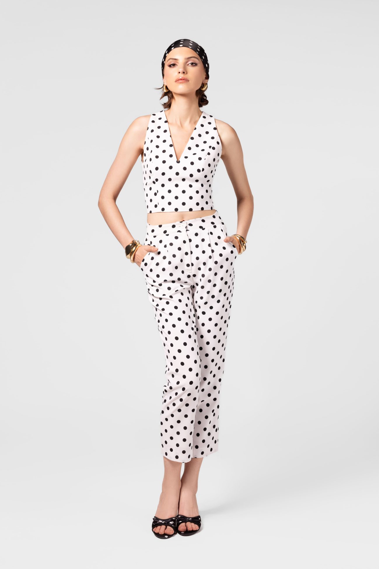 Linen Polka Dot Cropped Capri Pants - Image 2