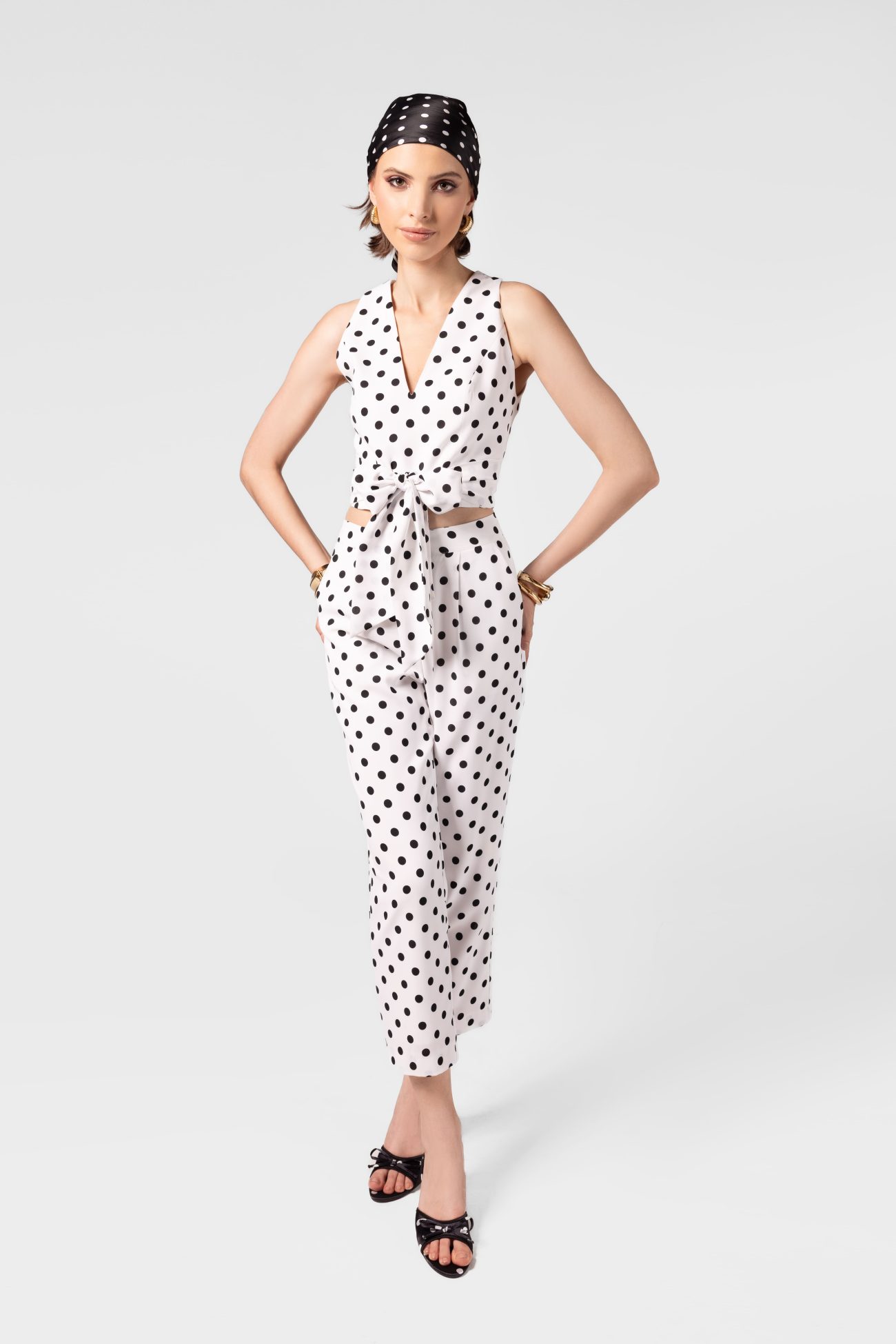 Linen Polka Dot Cropped Capri Pants - Image 3